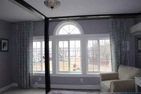 Newport, ME 04953,43 Marginal Way