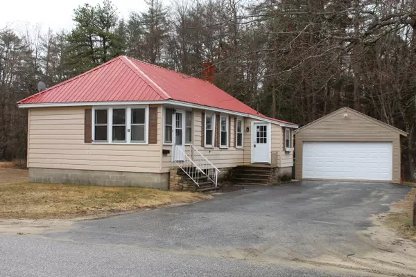 18 Park ST, Mechanic Falls, ME 04256