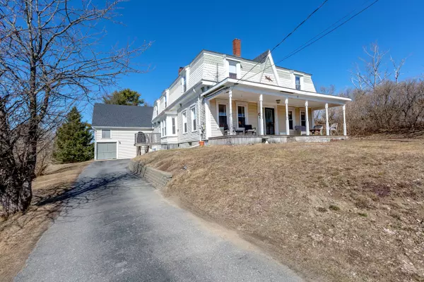 40 River RD, Richmond, ME 04357