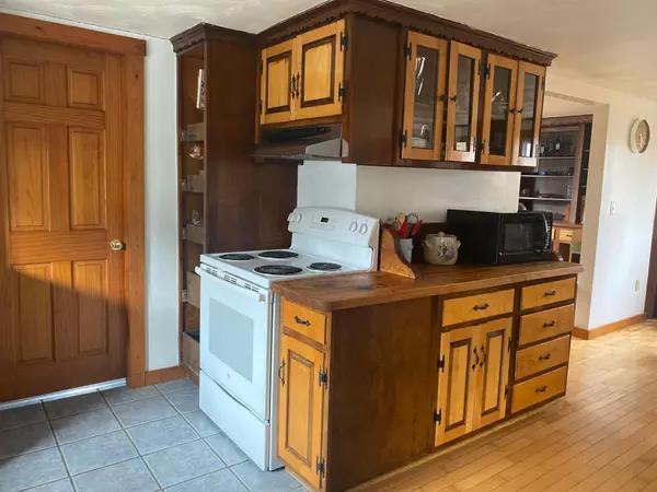 Pittston, ME 04345,689 Whitefield RD