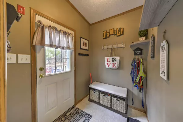 Whitefield, ME 04353,84 Marine LN