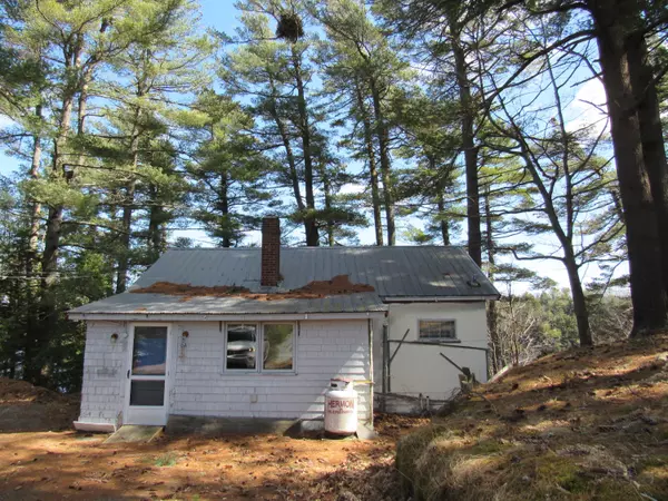 4 Rowell RD, Hampden, ME 04444