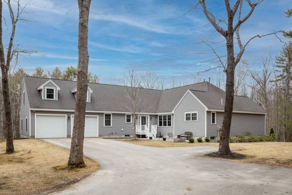 3 Dwight LN, Kennebunk, ME 04043