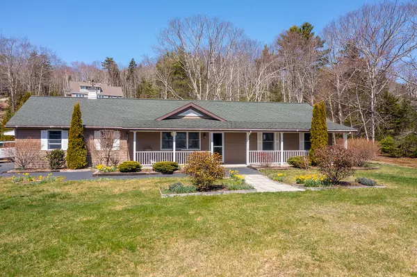 7 South Ridge DR, Lincolnville, ME 04849