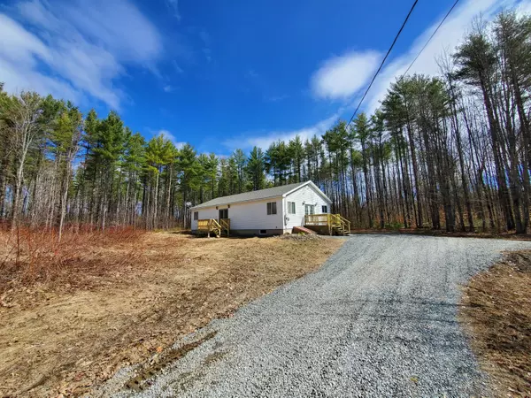 Saint Albans, ME 04971,46 Snow RD