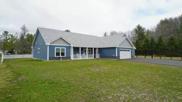 12 Goodrich LN, Winslow, ME 04901