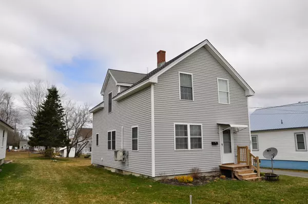 17 Highland AVE, Old Town, ME 04468