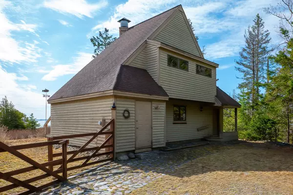 Lamoine, ME 04605,91 Meadow Point RD