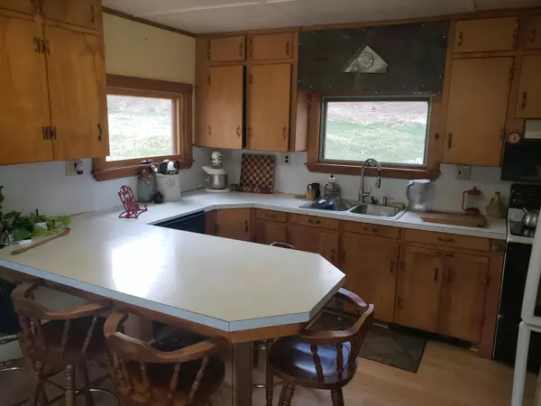 Wilton, ME 04294,1033 US-2