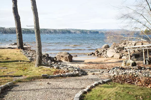 1 Rose WAY, Naples, ME 04055