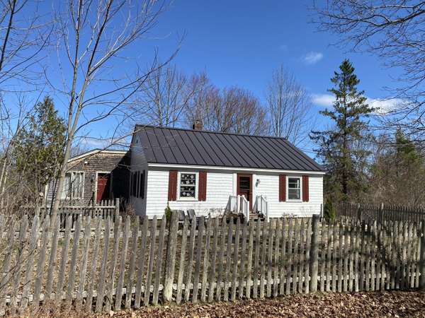 22 Jesse Robbins RD, Belfast, ME 04915