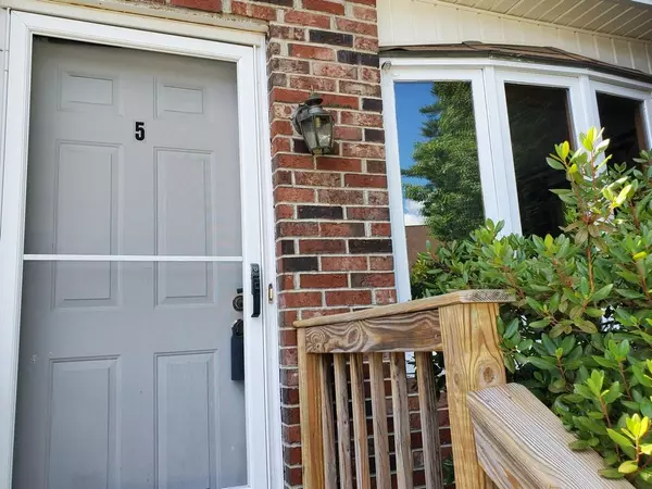 Orono, ME 04473,3 Colburn DR #5