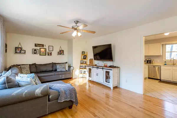 Topsham, ME 04086,16 Merganser LN