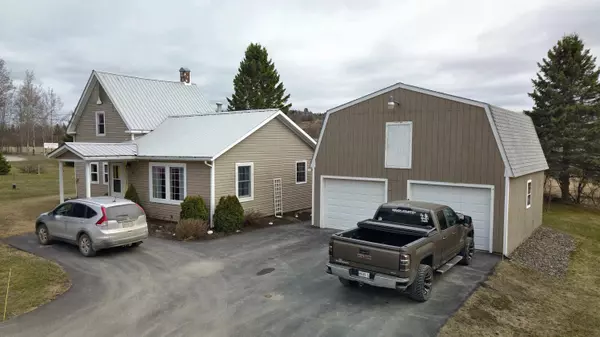 8 School ST, Portage Lake, ME 04768