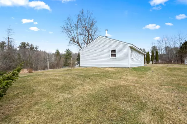 Hampden, ME 04444,51 Papermill RD