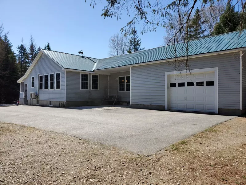 8 Retreat RD, Crystal, ME 04747