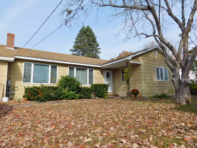 13 Yarmouth RD, Gray, ME 04039