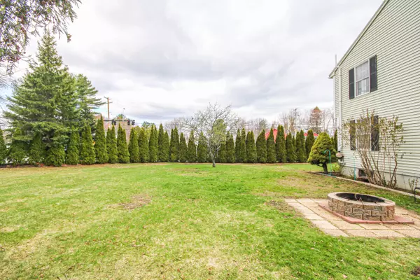 Saco, ME 04072,1R Colonial DR