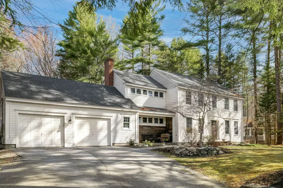 43 Hickory LN, Yarmouth, ME 04096