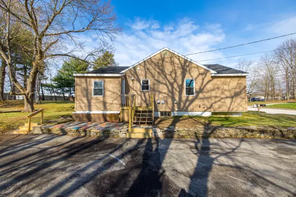 Auburn, ME 04210,214 Bradman ST
