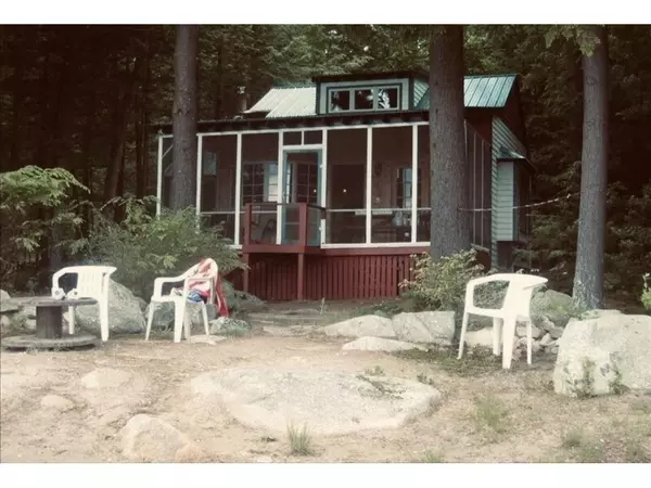 11 Papoose Island RD, Raymond, ME 04071
