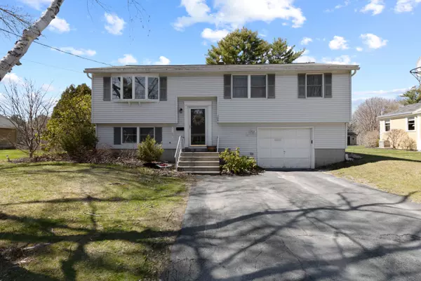 109 Rand RD, Yarmouth, ME 04096