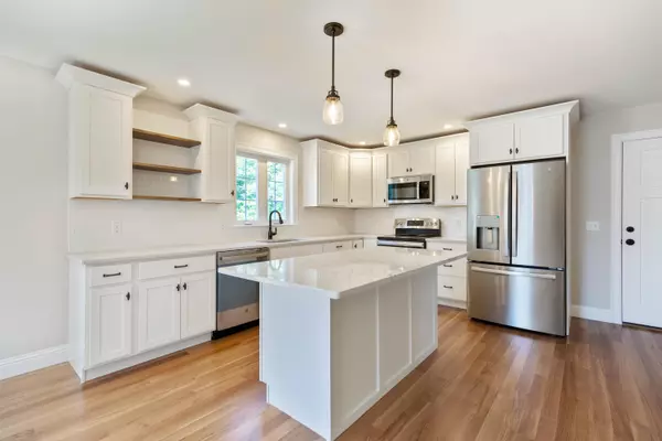 Saco, ME 04072,27 Maneta DR