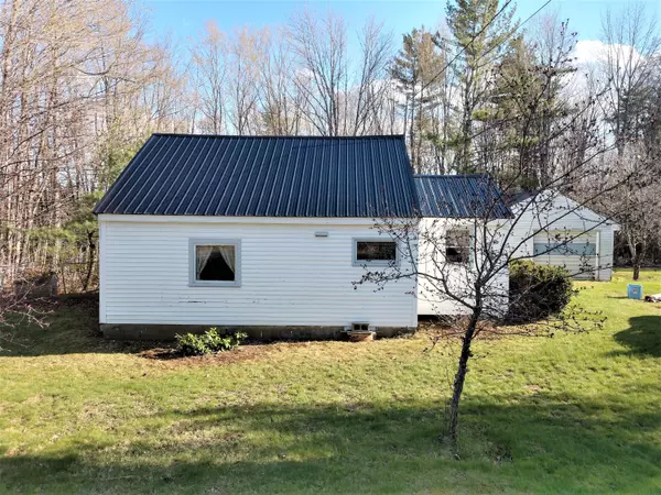 Newport, ME 04953,845 Mullen RD