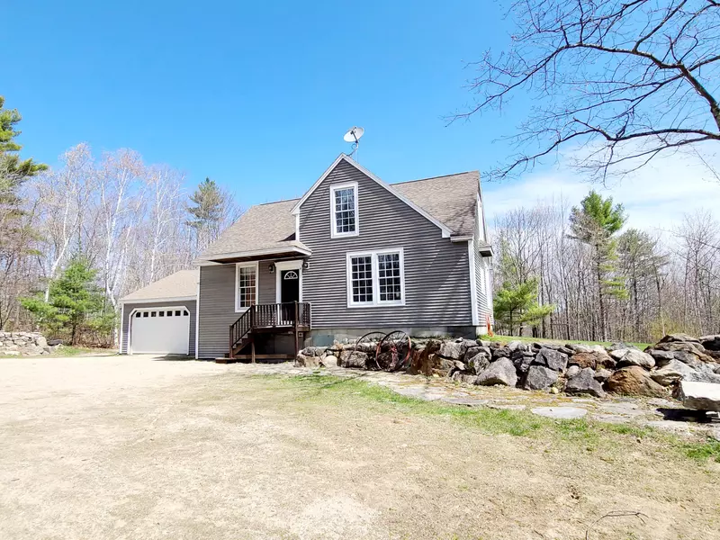 17 Black Cat RD, Raymond, ME 04071