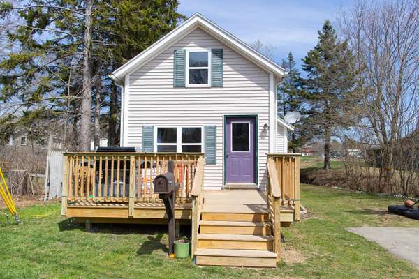 71 Lawn AVE, Rockland, ME 04841