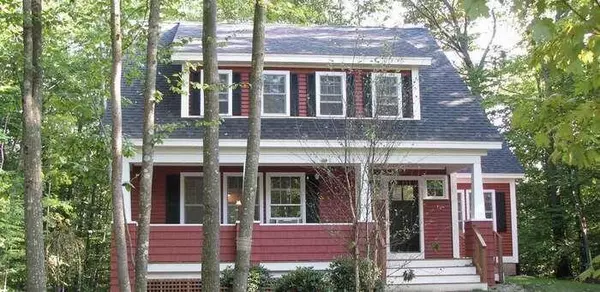 4 Blueberry LN, Kittery, ME 03904