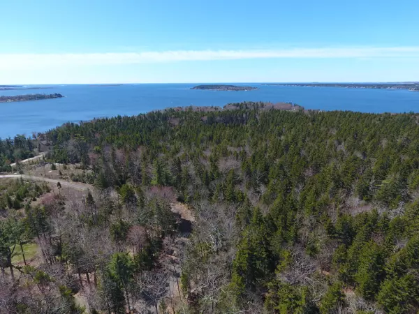 31 Spruce Point Heights, Boothbay Harbor, ME 04538