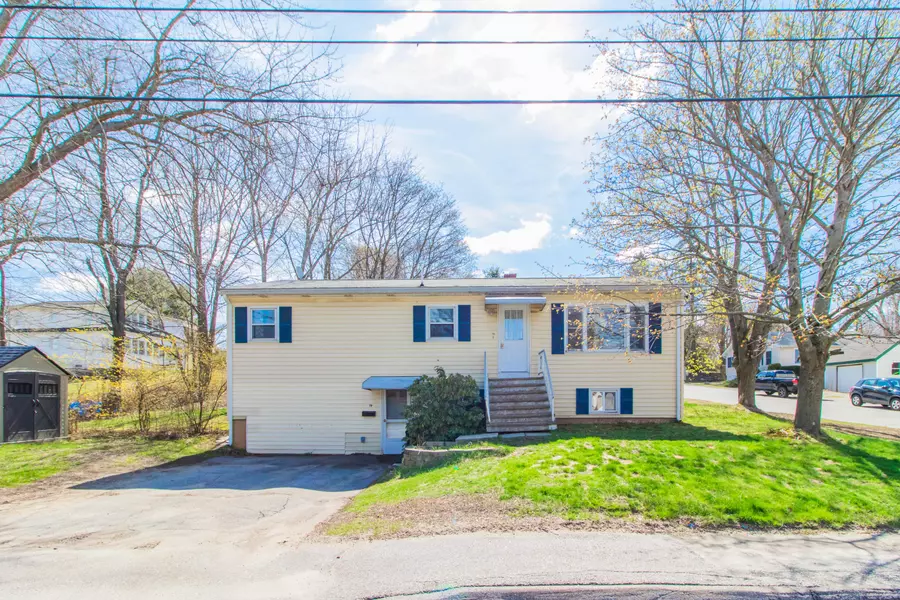 19 Farwell ST, Lewiston, ME 04240