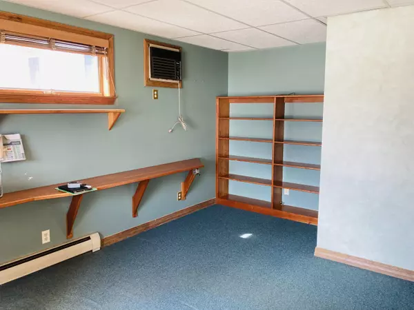 Newport, ME 04953,152 Main ST