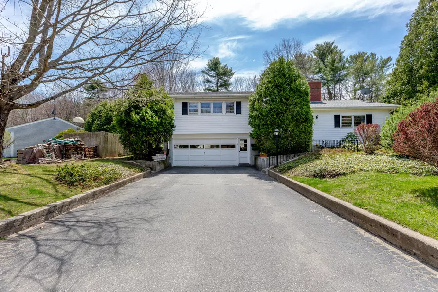 8 Meadowbrook RD, Brunswick, ME 04011