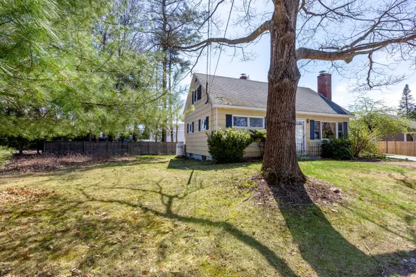 Topsham, ME 04086,33 Williams DR