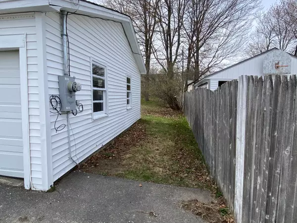 East Millinocket, ME 04430,48 Elm ST