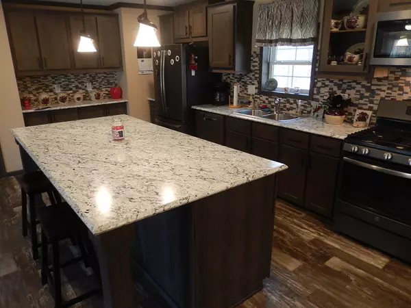 Oakland, ME 04963,40 Madeline DR