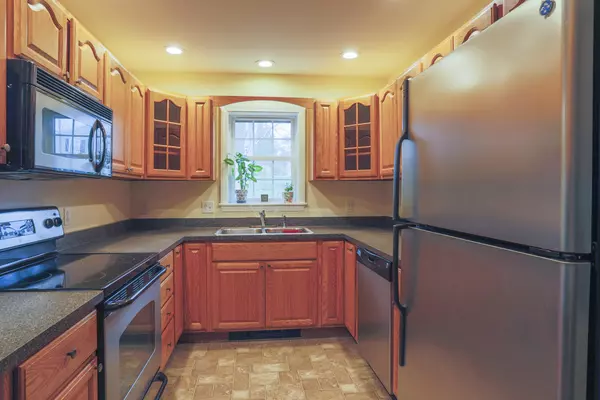 Thomaston, ME 04861,10 Sunset ST