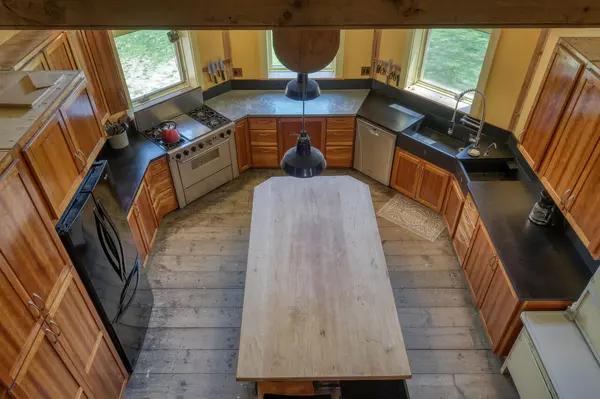 Whitefield, ME 04353,556 East River