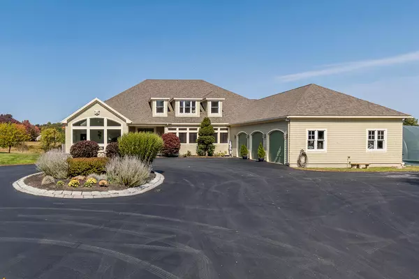64 Country LN, North Yarmouth, ME 04097