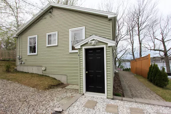 Sabattus, ME 04280,8 F Sanborn RD