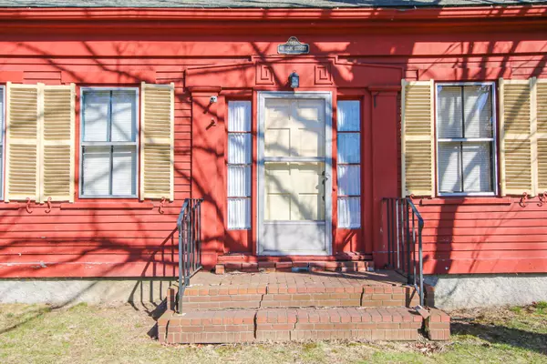 North Berwick, ME 03906,87 Elm ST