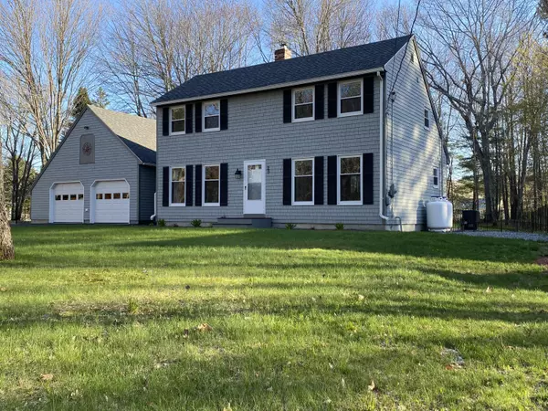 25 Ivanhoe DR, Topsham, ME 04086