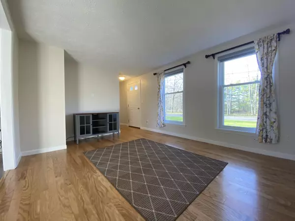 Topsham, ME 04086,25 Ivanhoe DR