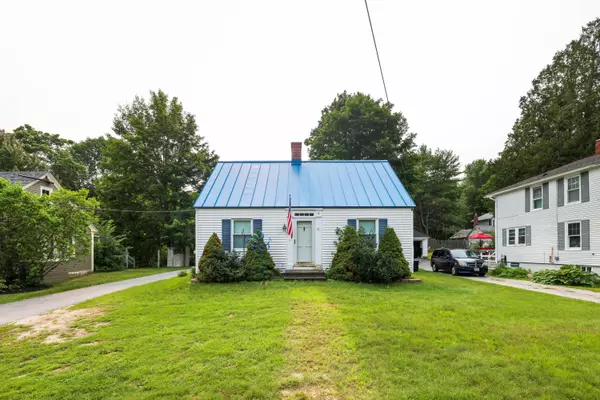 64 Main ST, Topsham, ME 04086