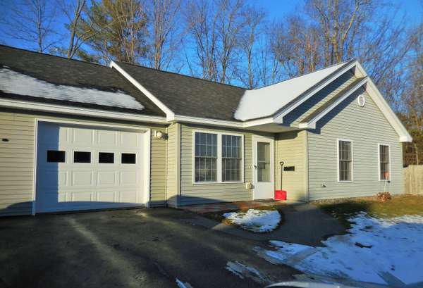 112 Elm #D, Newport, ME 04953