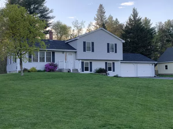 12 Constitution AVE, Hampden, ME 04444