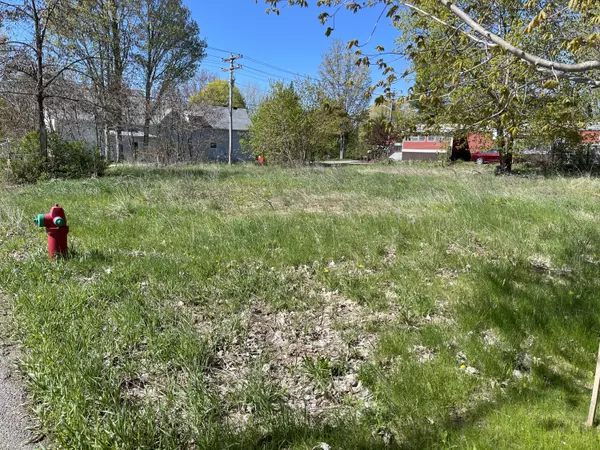 17 Spring ST, Newport, ME 04953