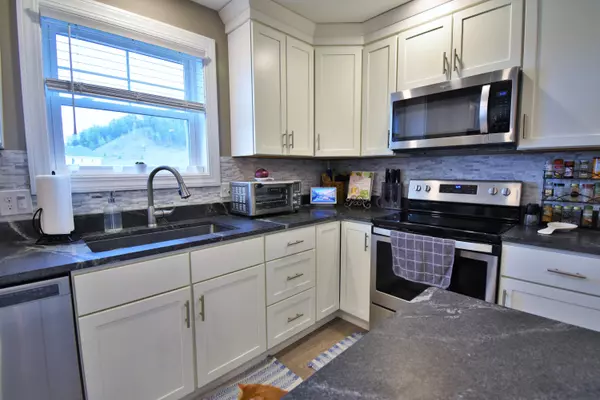 Lisbon, ME 04250,8 Champagne LN